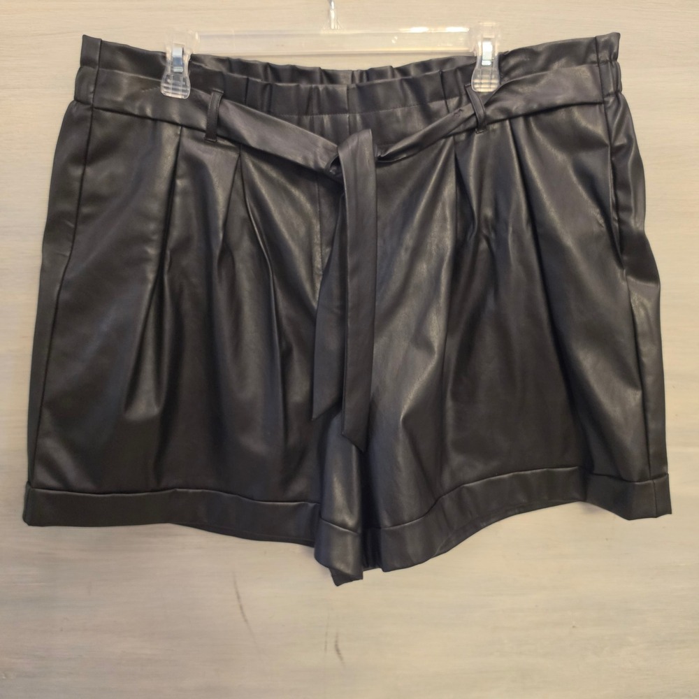 Cato Black Faux Leather Tie Waist Bermuda Fashion Shorts Size 18/20W GC
